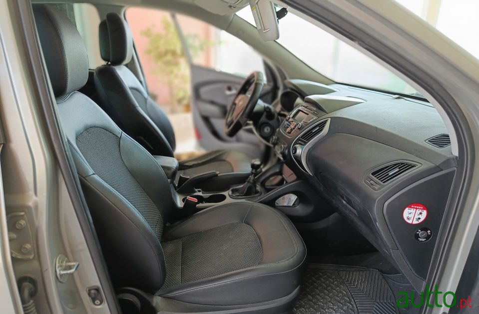 2011' Hyundai ix35 photo #5