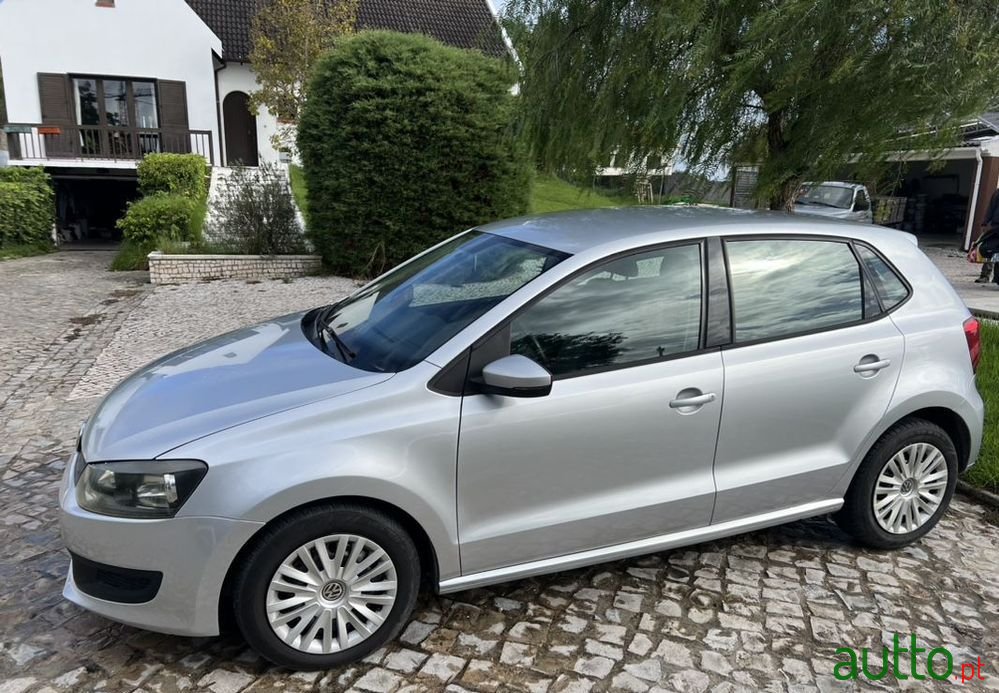 2010' Volkswagen Polo photo #2