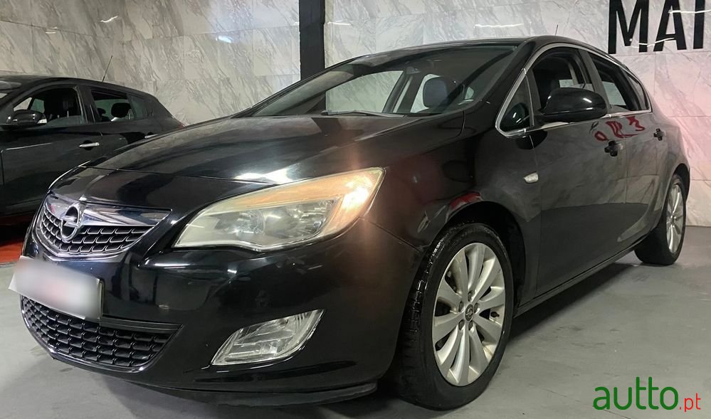 2010' Opel Astra 1.3 Cdti Cosmo photo #1