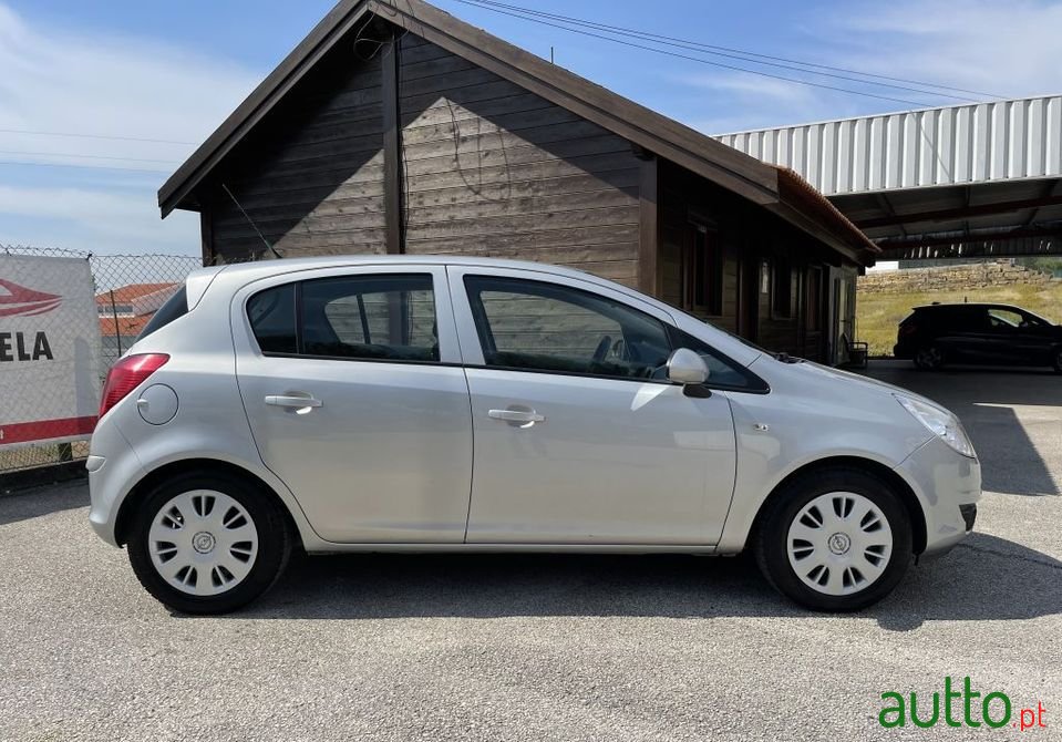 2008' Opel Corsa photo #2