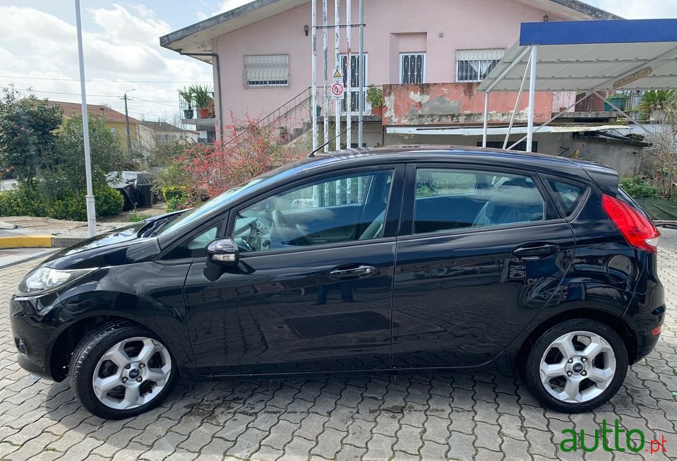 2010' Ford Fiesta photo #1