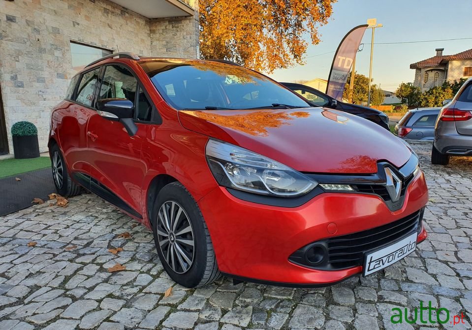 2015' Renault Clio Sport Tourer photo #2