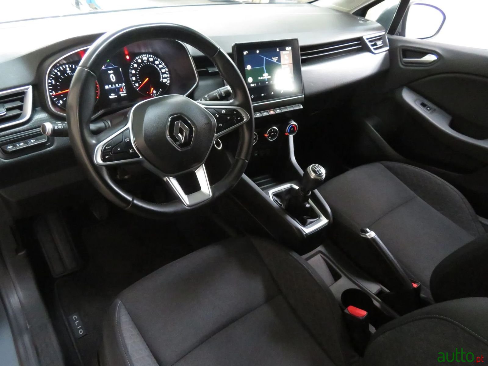 2020' Renault Clio photo #6