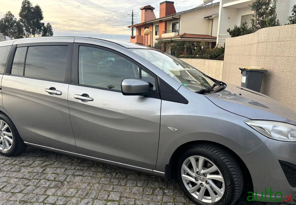 2011' Mazda 5 photo #1