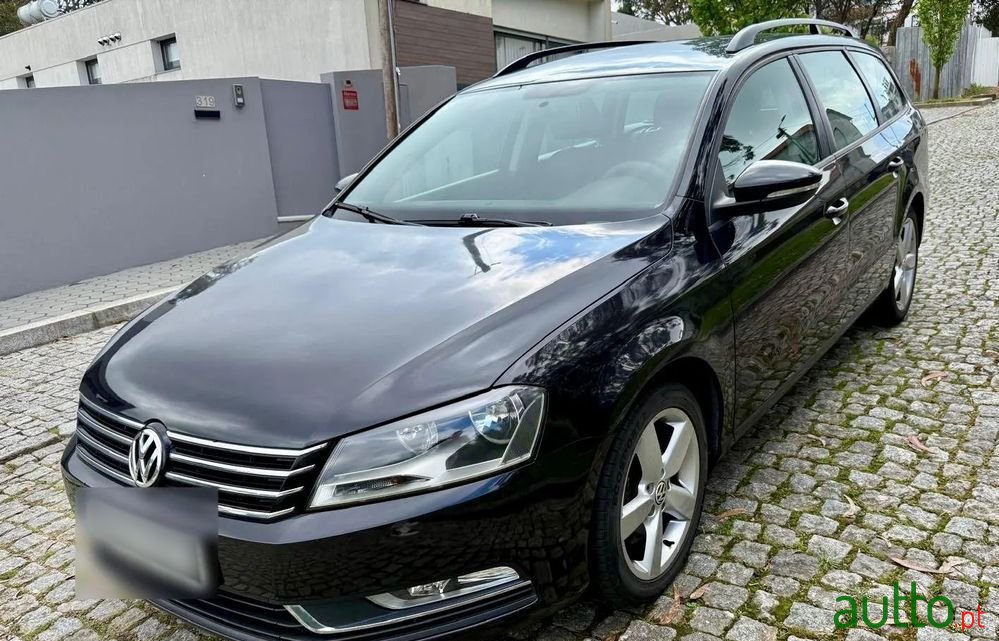 2011' Volkswagen Passat Variant photo #3