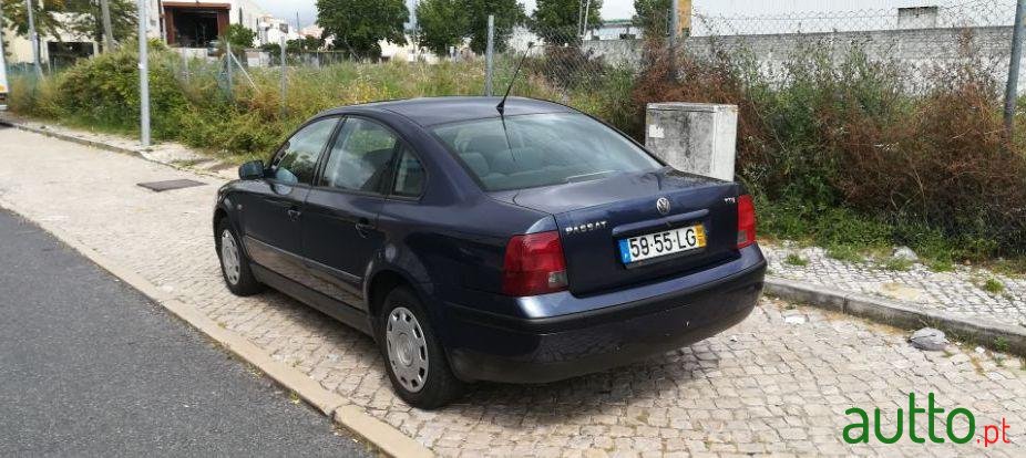 1998' Volkswagen Passat Confortline photo #1