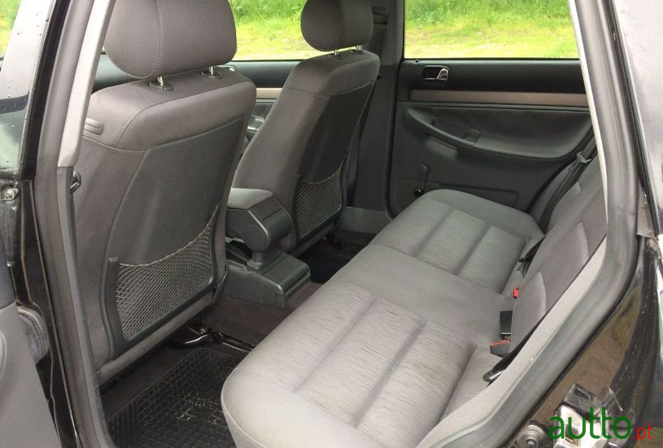 2001' Audi A4 Avant photo #4