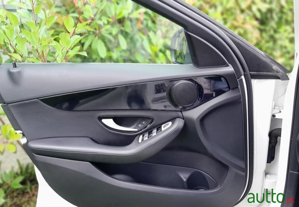 2015' Mercedes-Benz C-200 photo #5