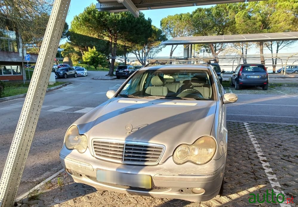 2002' Mercedes-Benz C 220 photo #2