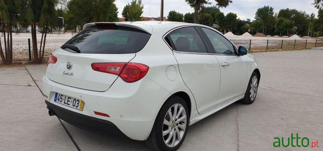 2010' Alfa Romeo Giulietta photo #1
