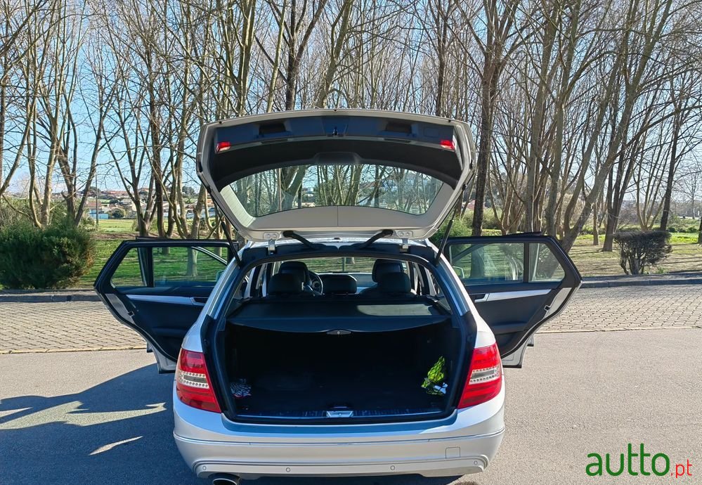 2011' Mercedes-Benz C 220 photo #3