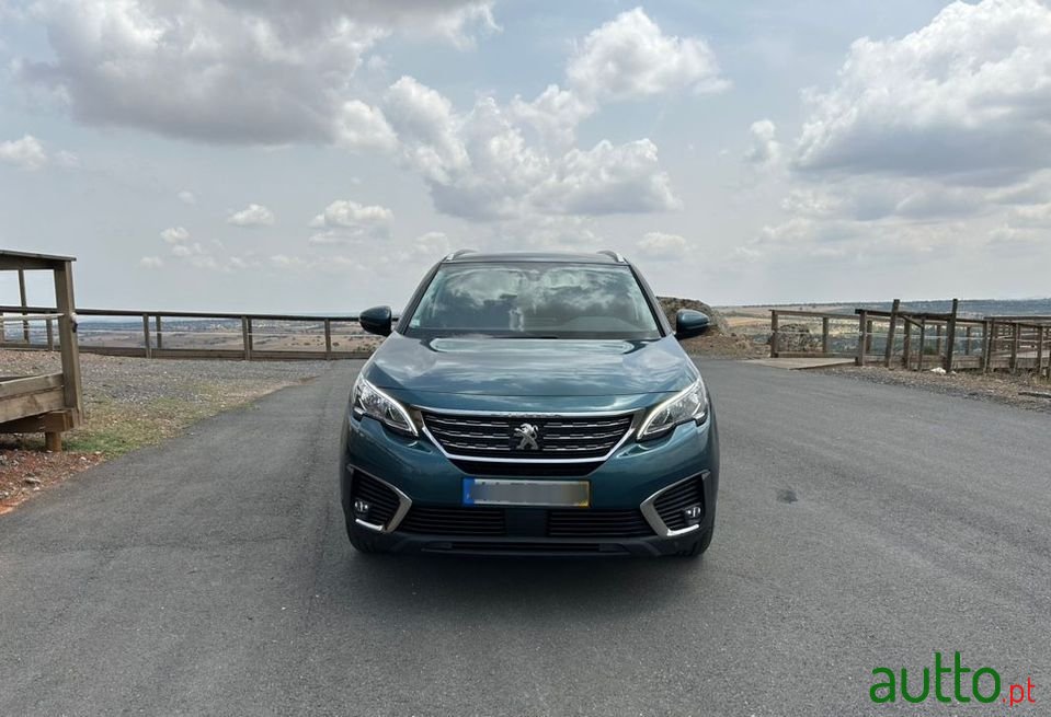 2017' Peugeot 5008 photo #2