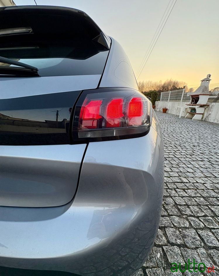 2021' Peugeot 208 1.2 Puretech Active photo #5