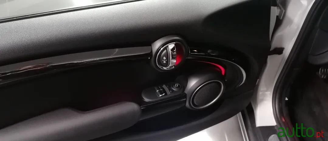 2014' MINI Cooper photo #6