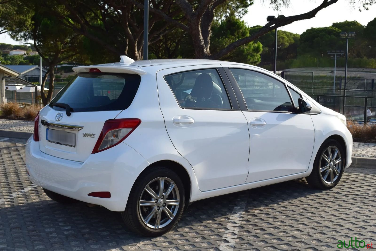 2014' Toyota Yaris photo #5