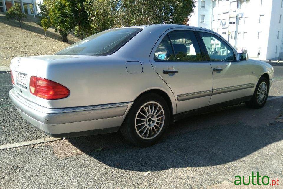 1996' Mercedes-Benz E-320 photo #1
