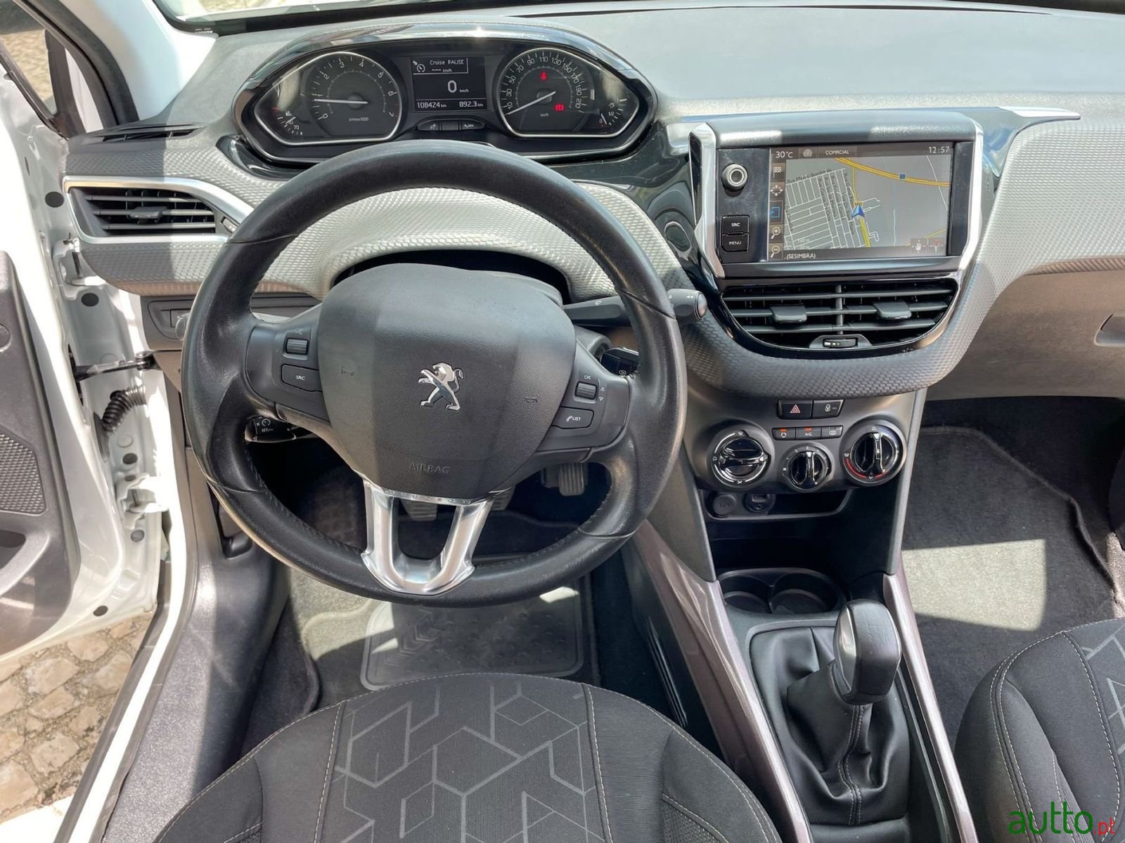 2015' Peugeot 2008 photo #5