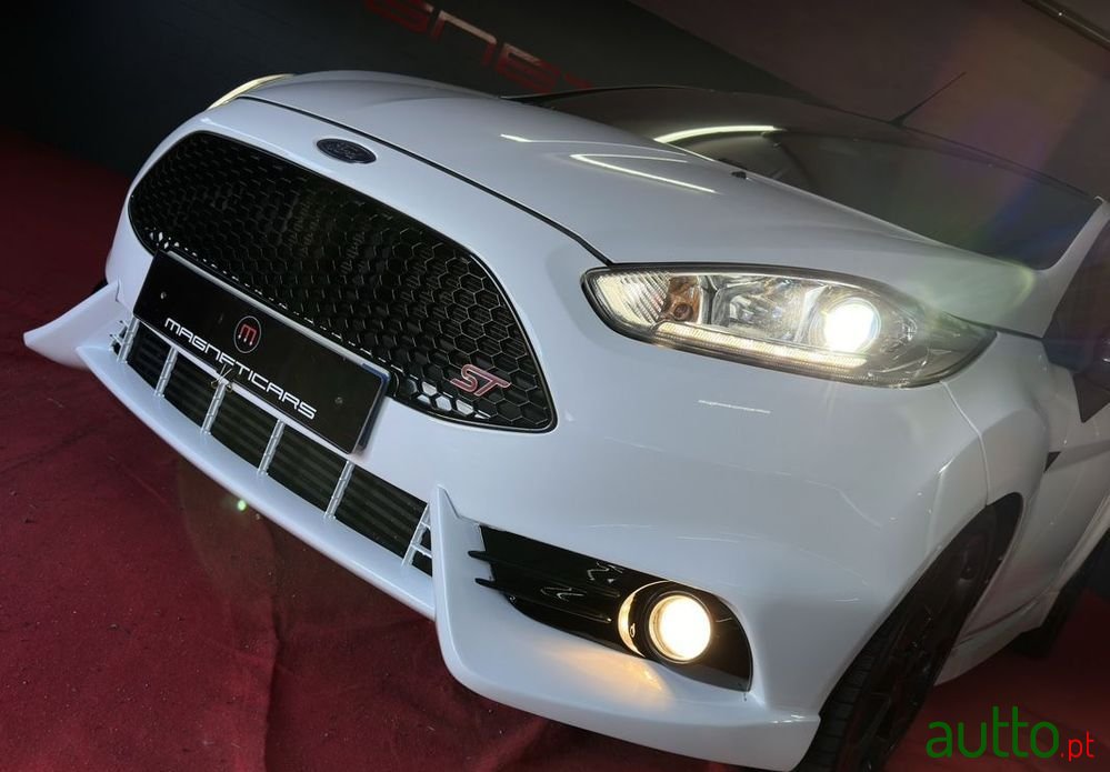 2014' Ford Fiesta photo #1