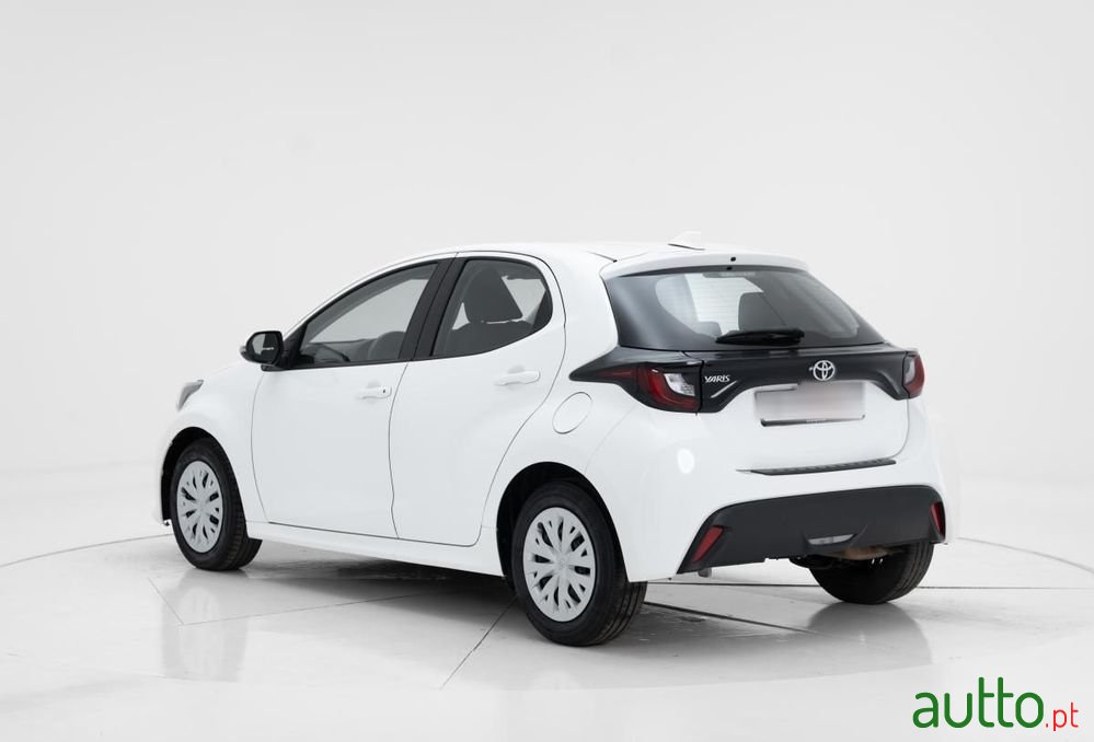 2022' Toyota Yaris photo #5