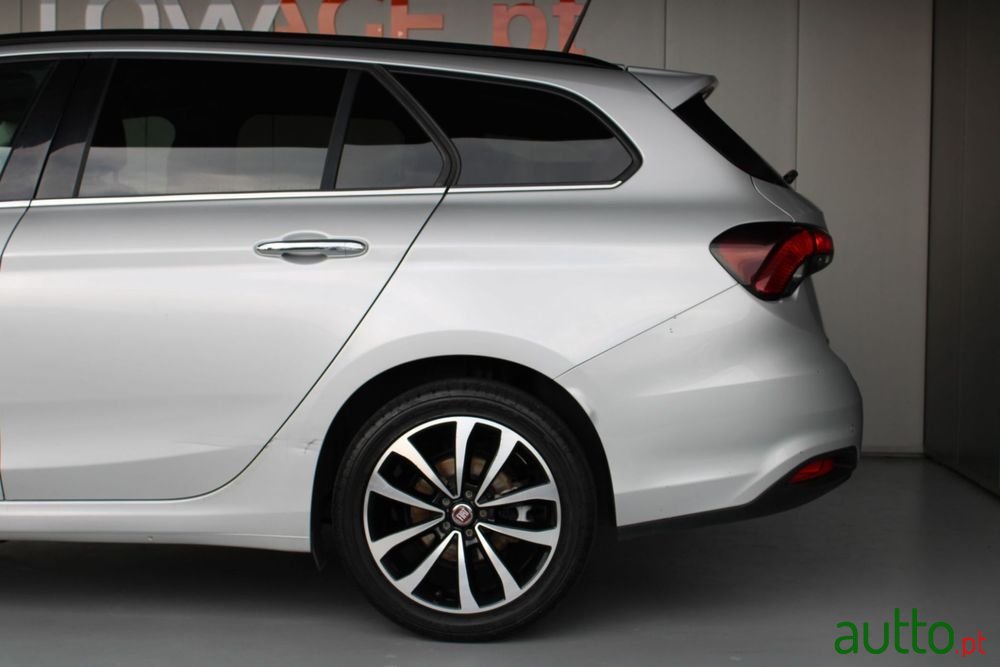 2020' Fiat Tipo Station Wagon photo #6