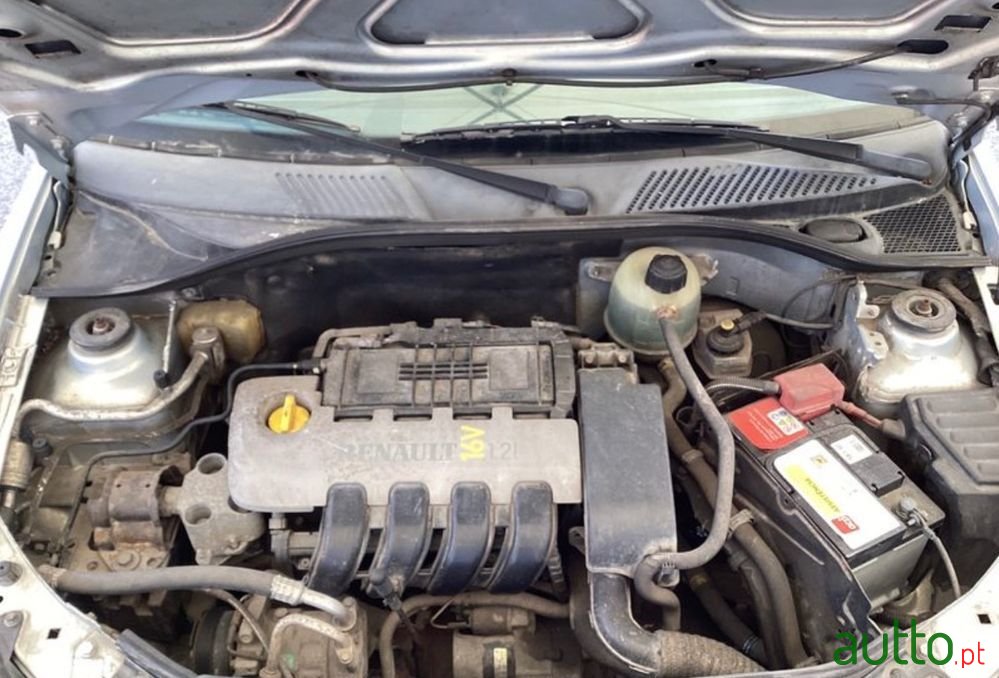 2002' Renault Clio photo #5