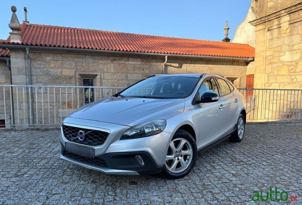2014' Volvo V40 Cross Country photo #1