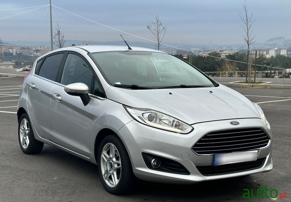 2015' Ford Fiesta photo #2