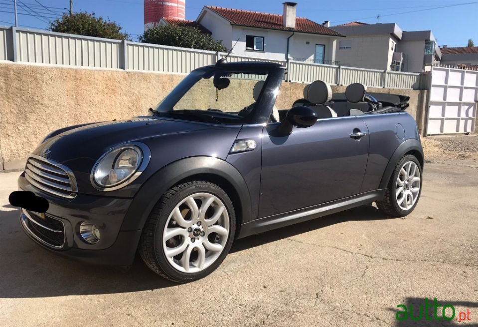 2012' MINI Cabrio photo #1