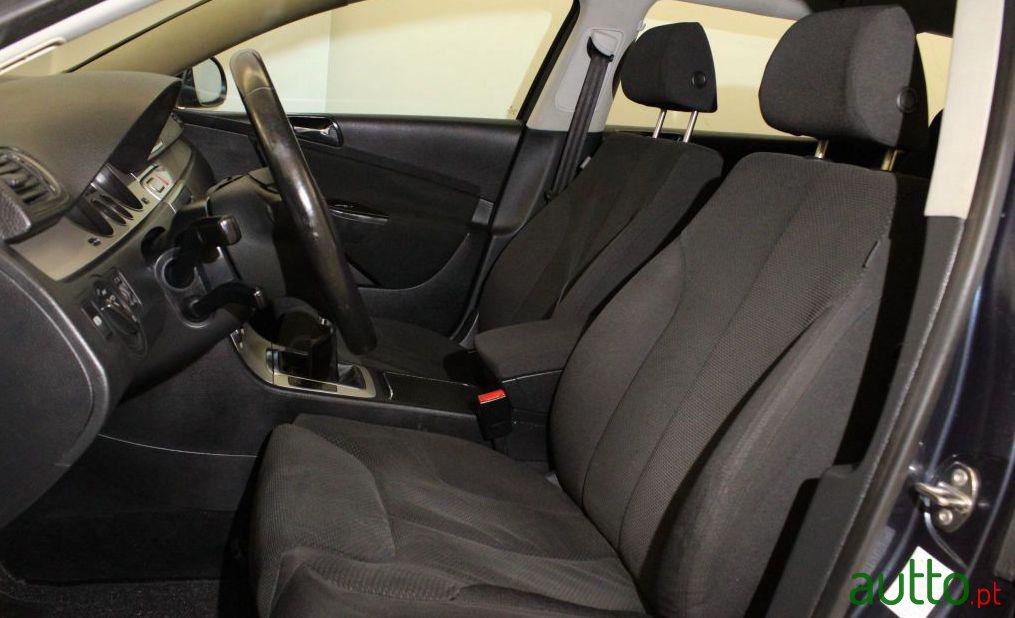 2007' Volkswagen Passat Variant photo #2