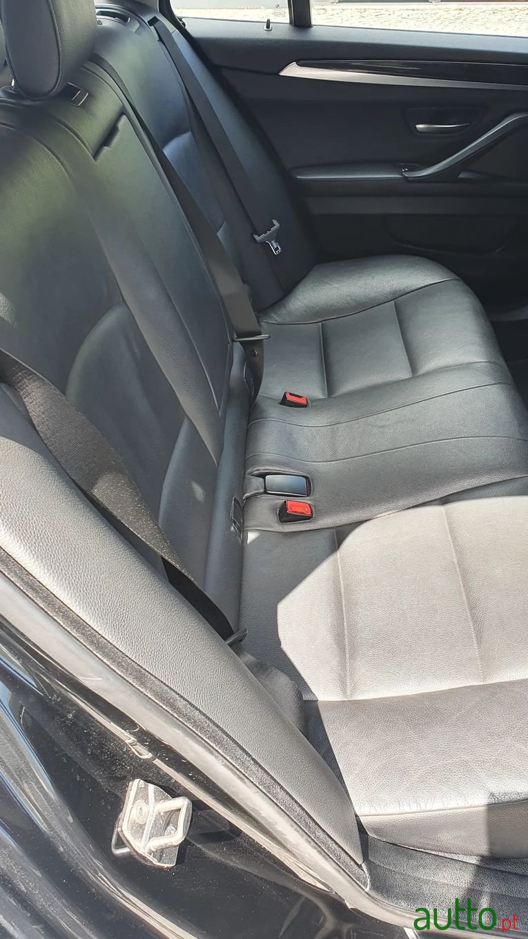 2012' BMW 520 photo #6