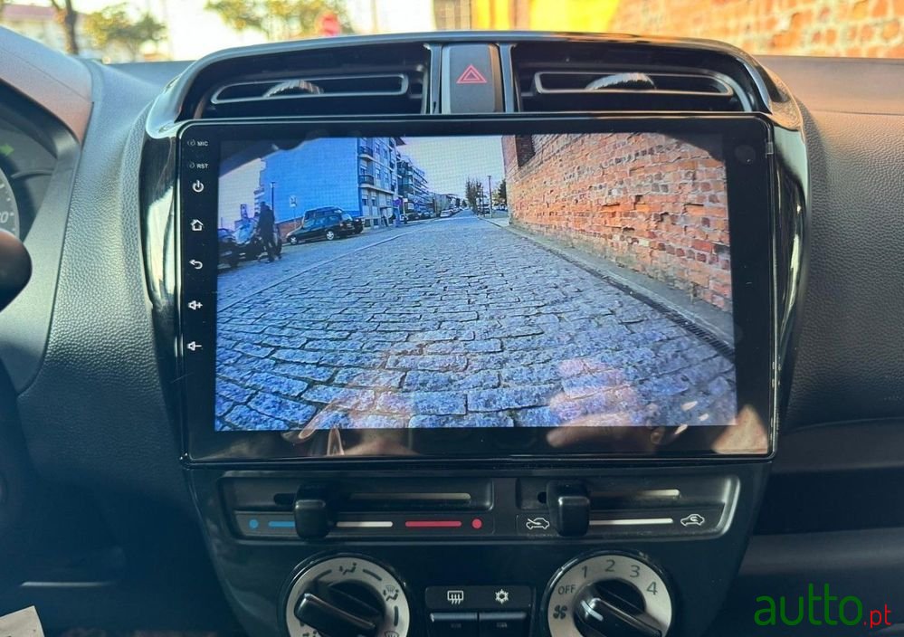 2015' Mitsubishi Space Star photo #5