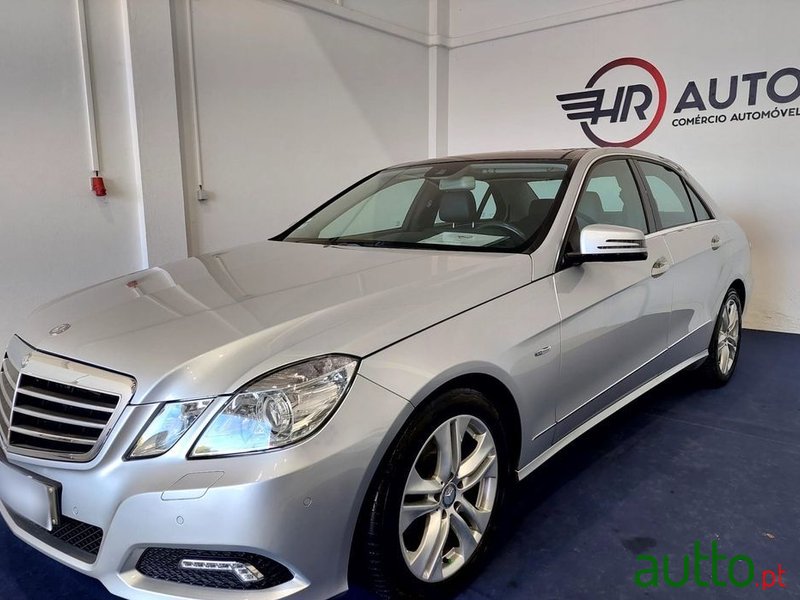 2010' Mercedes-Benz Classe E photo #2