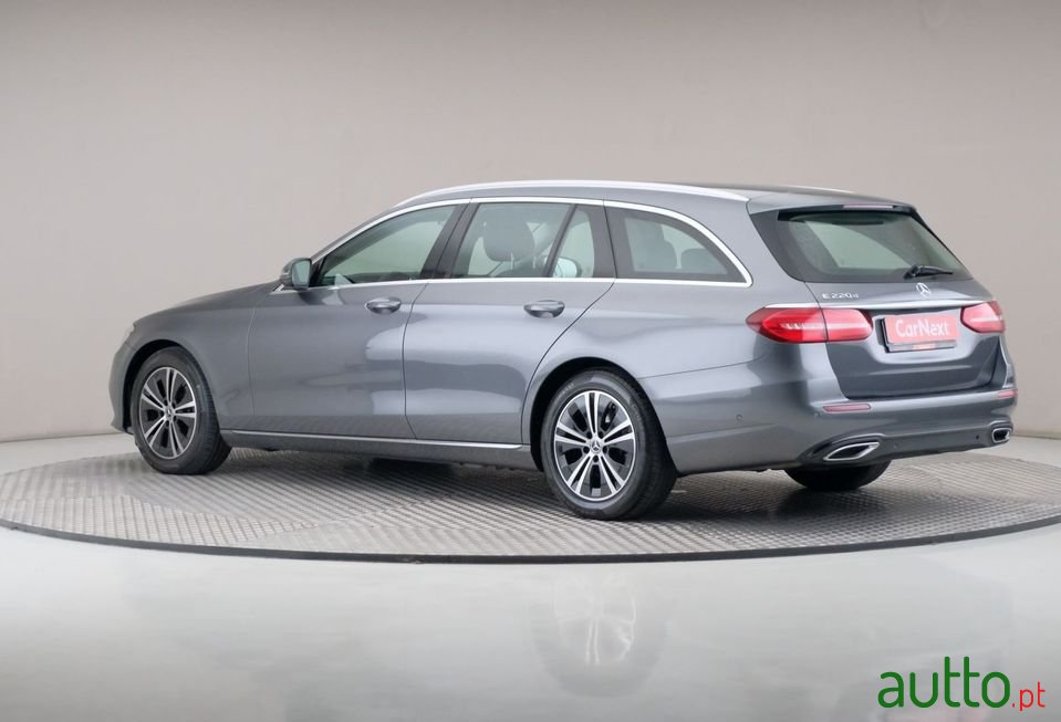 2018' Mercedes-Benz E-220 photo #2