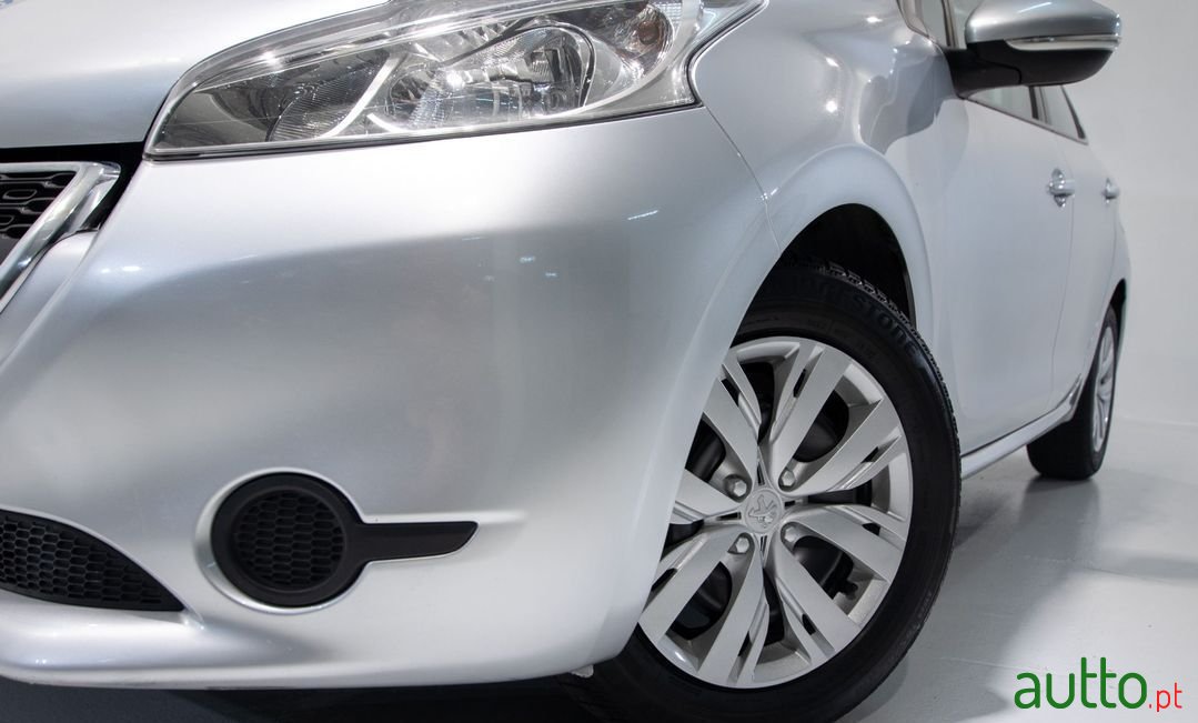 2014' Peugeot 208 photo #3