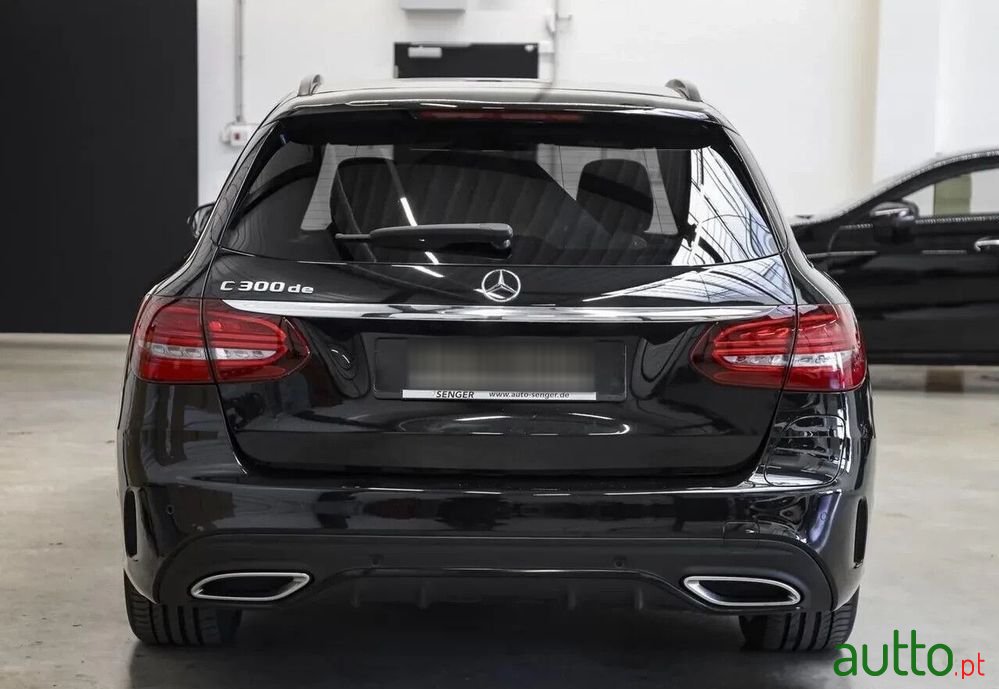 2021' Mercedes-Benz Classe C photo #2