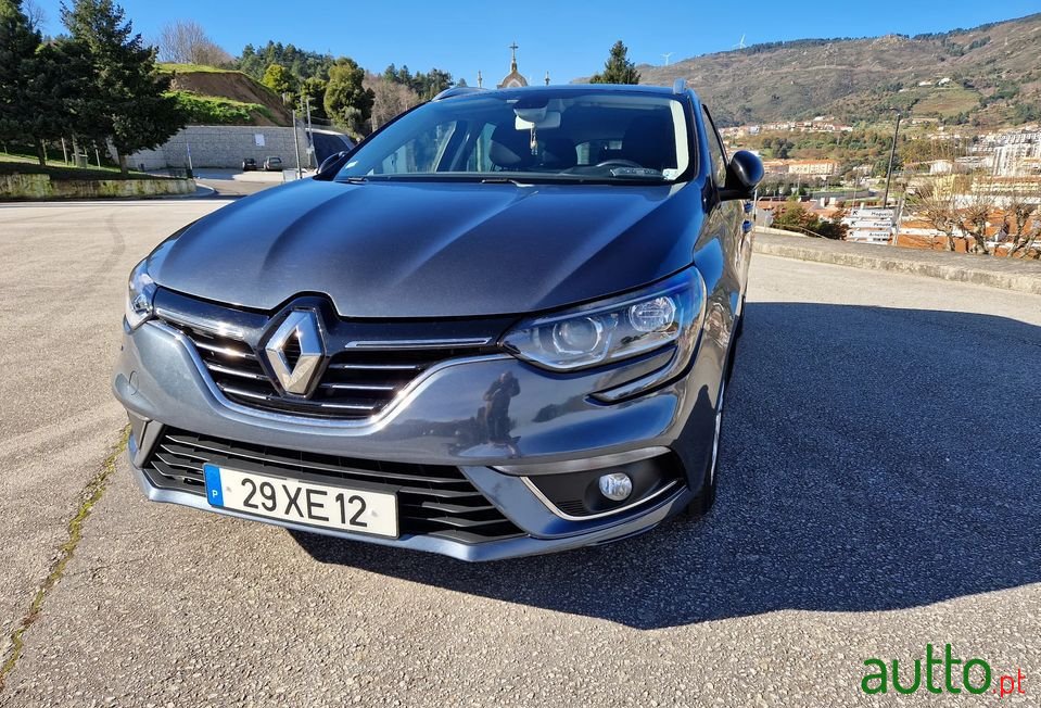 2019' Renault Megane Sport Tourer photo #1