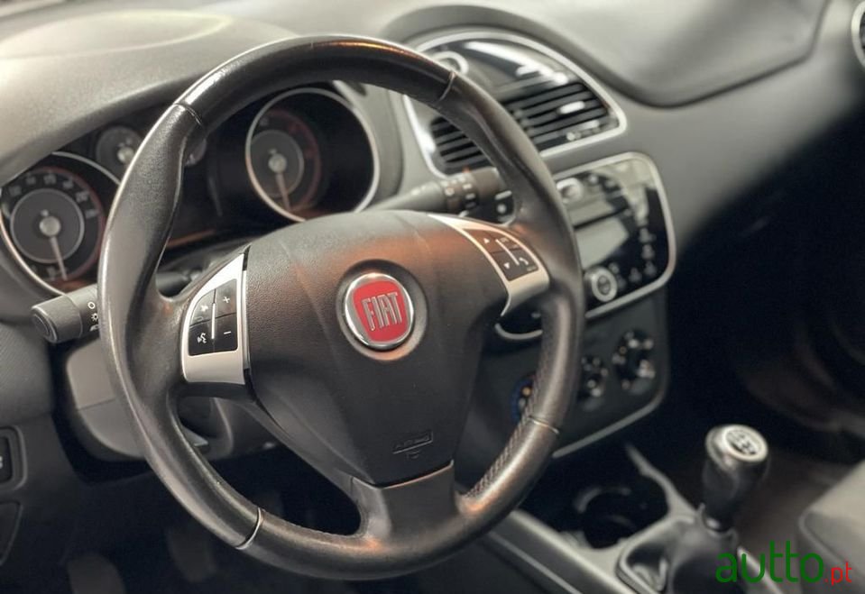 2015' Fiat Punto Evo photo #5