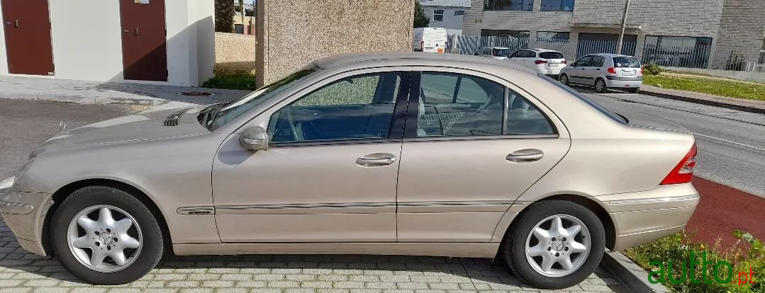 2002' Mercedes-Benz C-220 photo #2