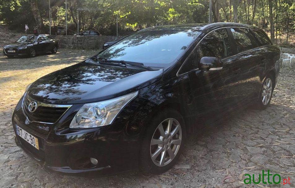 2010' Toyota Avensis Sw photo #3