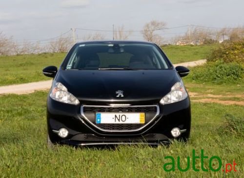 2013' Peugeot 208 photo #3