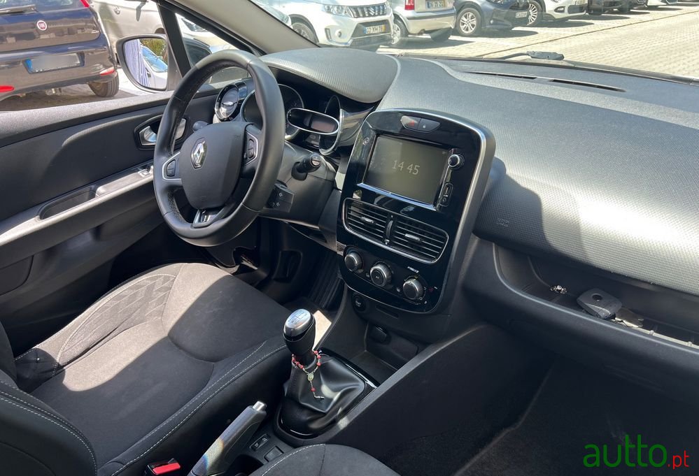 2019' Renault Clio photo #5