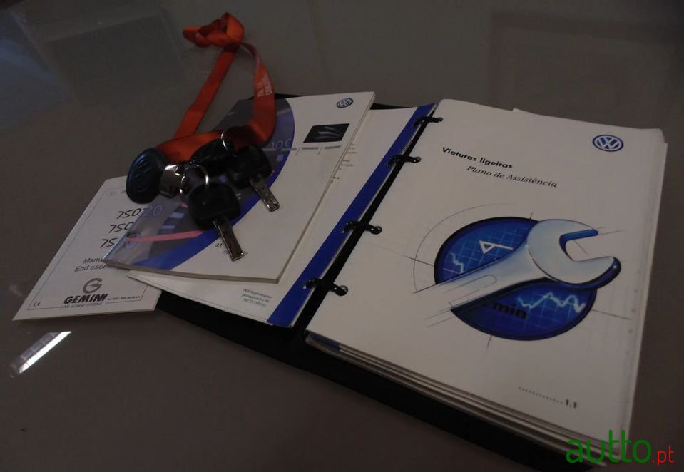 2001' Volkswagen Golf photo #5