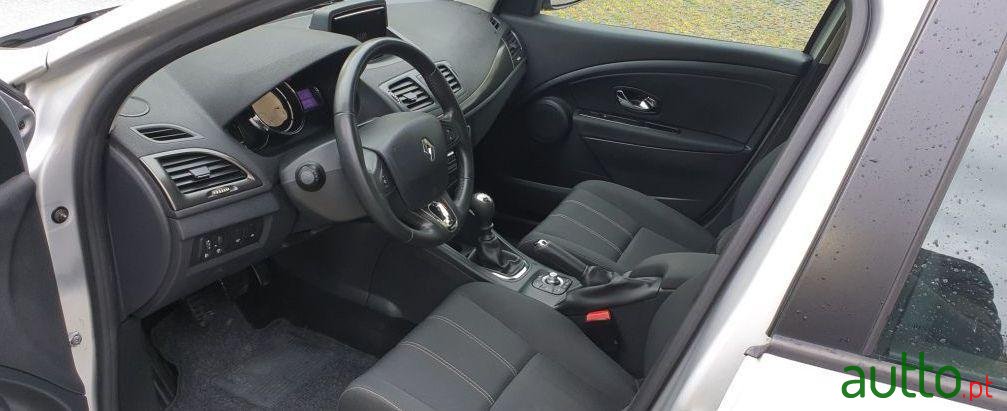 2014' Renault Megane Break photo #1