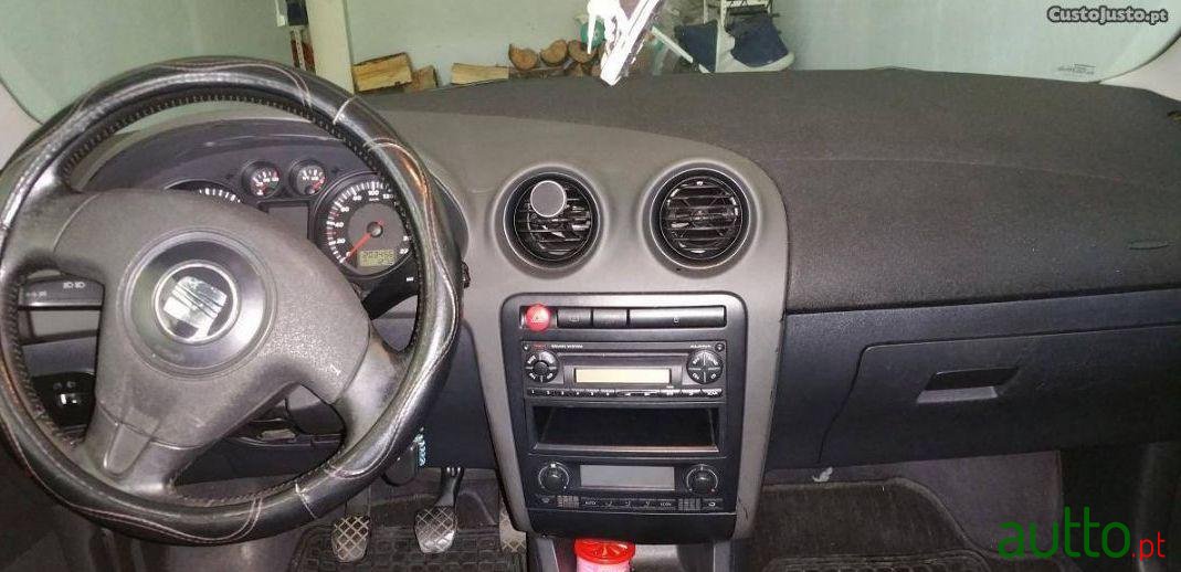 2003' SEAT Cordoba photo #3