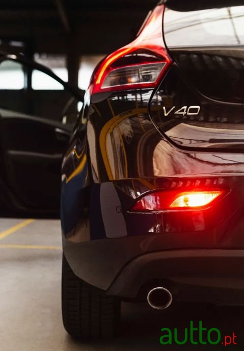 2014' Volvo V40 photo #2