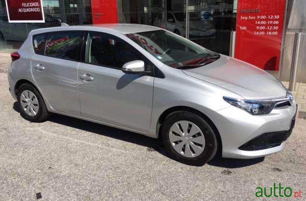2016' Toyota Auris 1.4 D-4D Active+AC photo #3