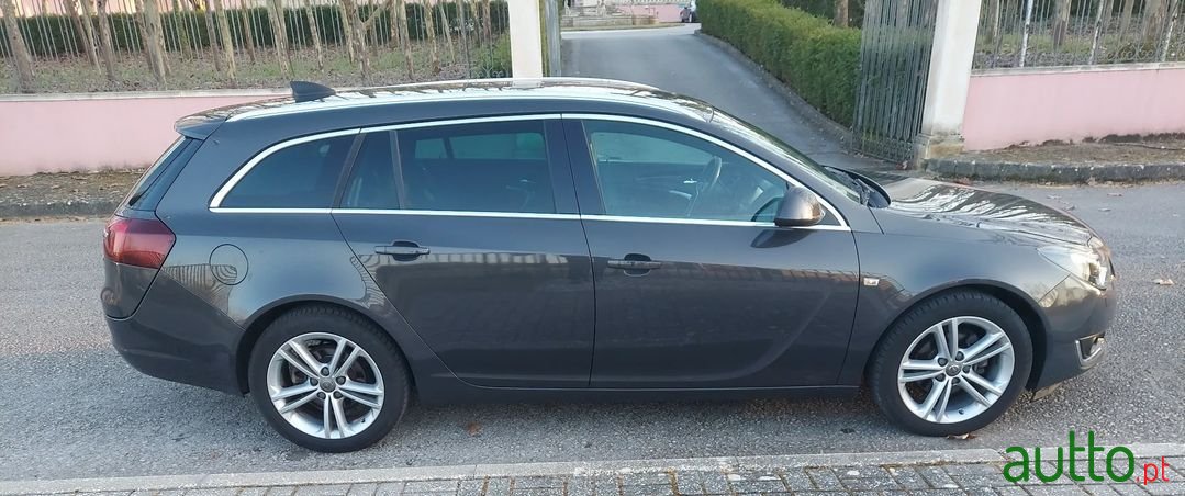 2015' Opel Insignia Sports Tourer photo #2