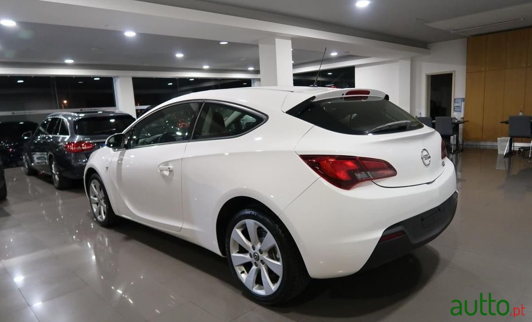 2014' Opel Astra Gtc photo #6