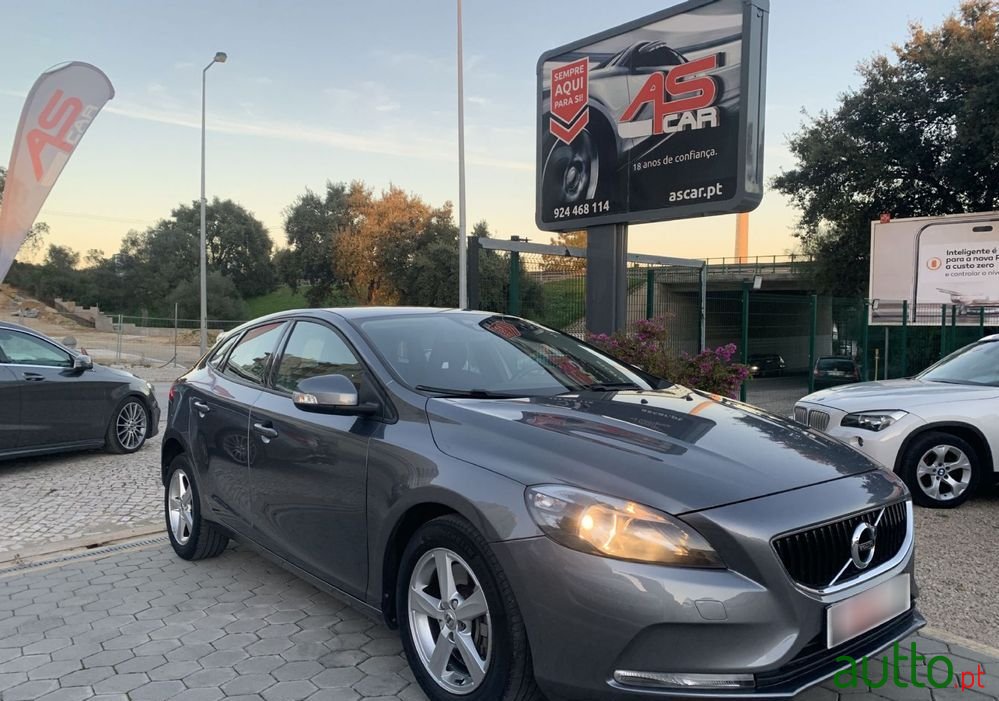 2018' Volvo V40 photo #1