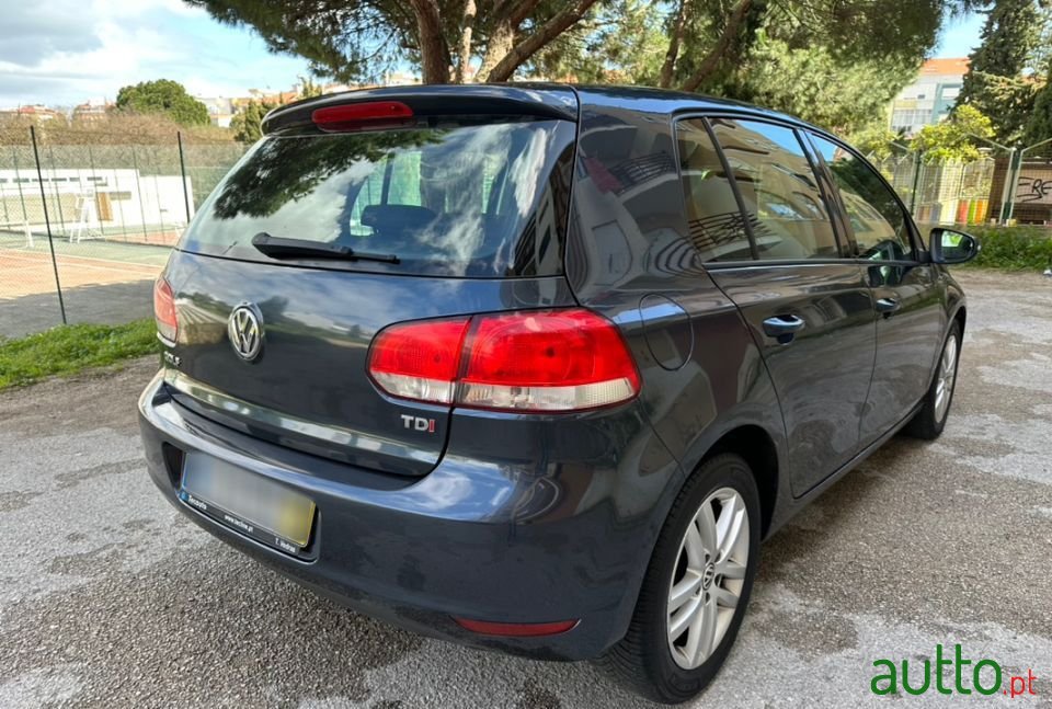 2010' Volkswagen Golf photo #2